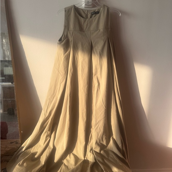 SHEIN Cream Tan Sleeveless Sundress Maxi - Picture 3 of 7